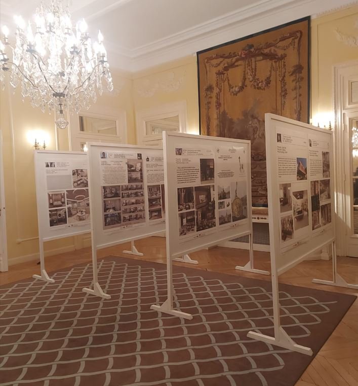 Ayaklı Sergi Panosu Kiralama