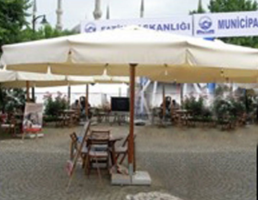 Açık Alan Büyük Boy Şemsiye Kiralama